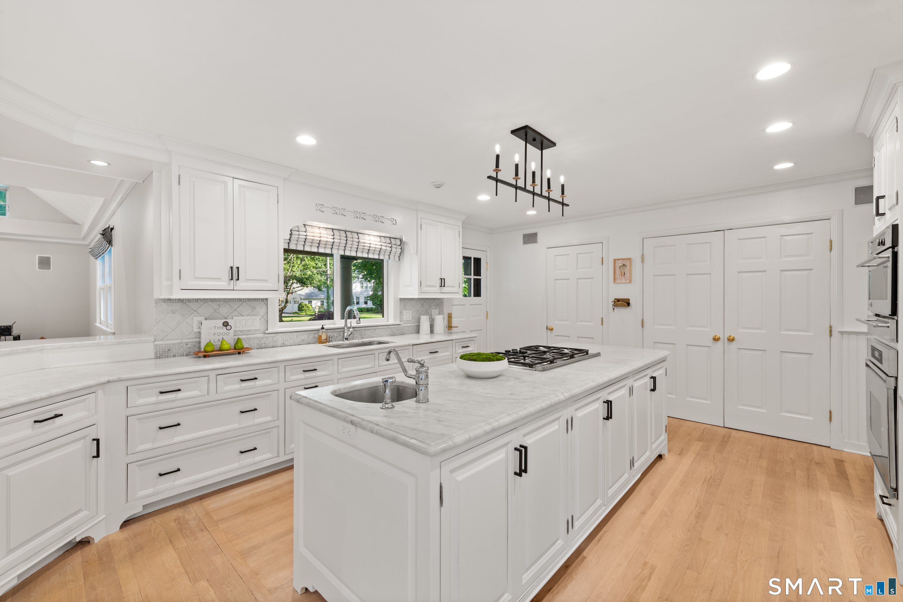 18 Silver Brook Road Westport, CT 06880 - Photo 5 of 33