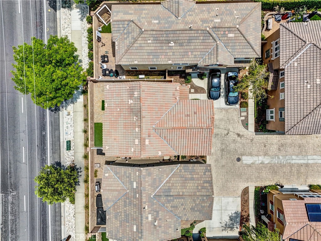719 Huron Place Claremont, CA 91711 - Photo 28 of 37 a flower plants in front of a building