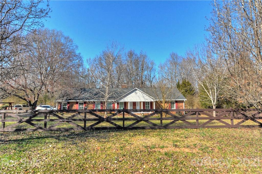 205 Essaw Road Waxhaw, NC 28173 - Photo 4 of 40 Gallery Image 4