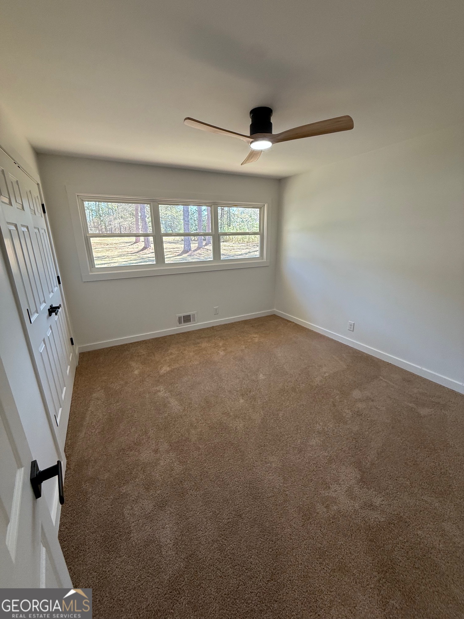 4005 Highway 85 Manchester, GA 31816 - Photo 19 of 41 an empty room with windows