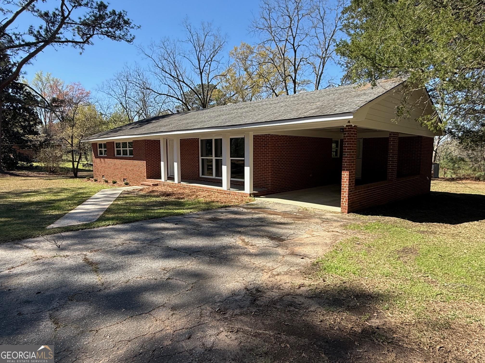 4005 Highway 85 Manchester, GA 31816 - Photo 37 of 41 a front view of a house with a yard and garage
