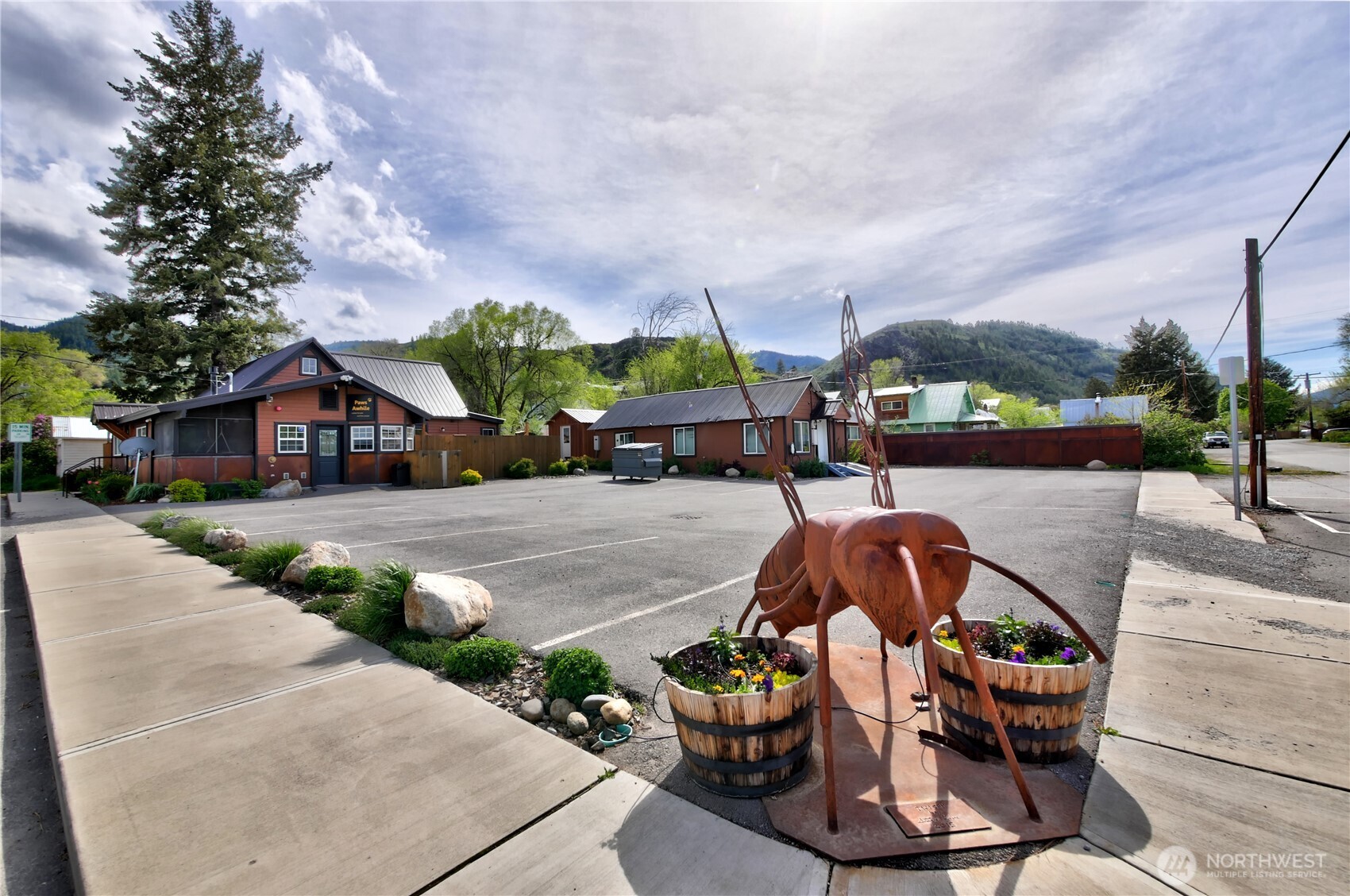 115 Johnson Street, Unit 1 2 3 Twisp, WA 98856 - Photo 28 of 40 an outdoor space with seating