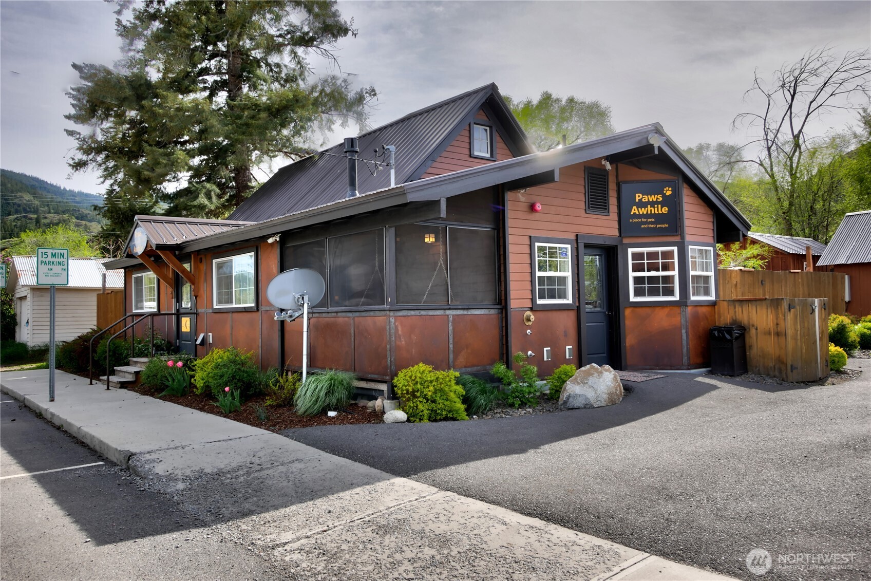 115 Johnson Street, Unit 1 2 3 Twisp, WA 98856 - Photo 5 of 40 a front view of a house with garden
