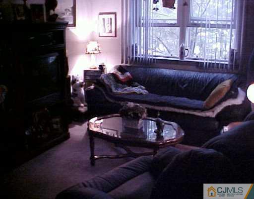 199 Evergreen Road, Unit 12A Edison, NJ 08837 - Photo 5 of 7 a living room with furniture