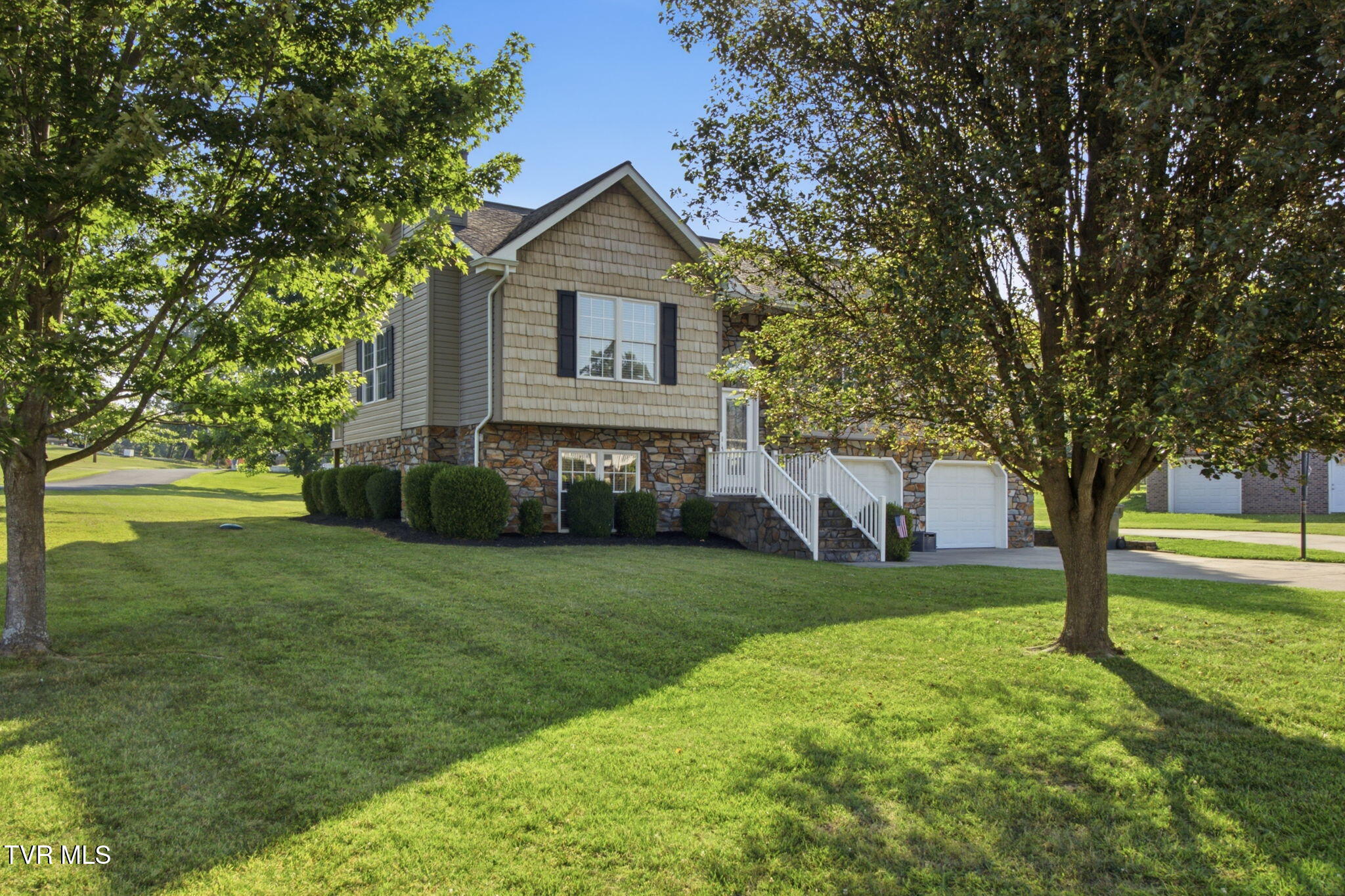 226 Reed Avenue Greeneville, TN 37743 - Photo 29 of 34 29-web-or-mls-DZ3A4797