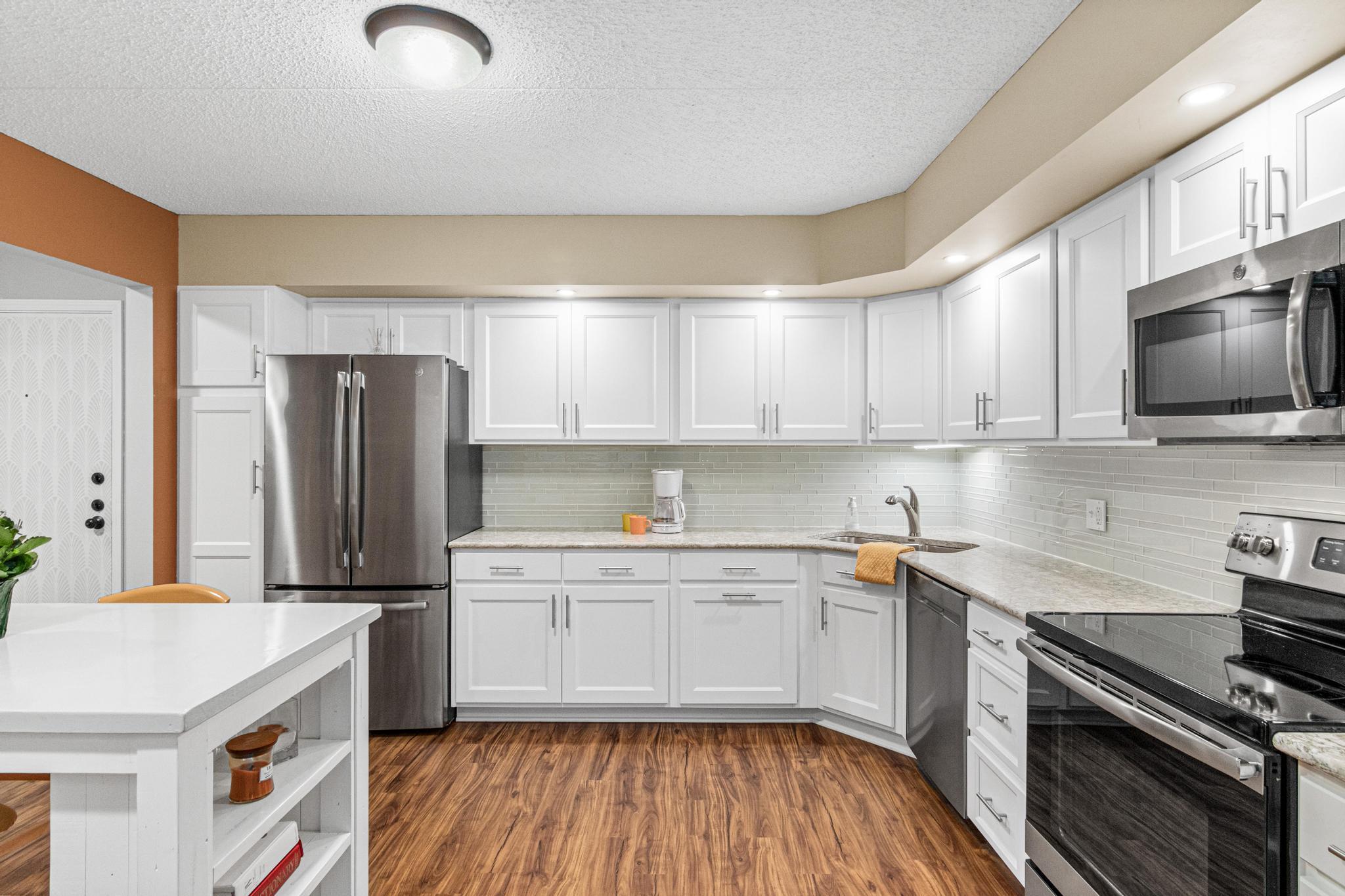 2445 Londin Lane East, Unit 208 Maplewood, MN 55119 - Photo 3 of 43