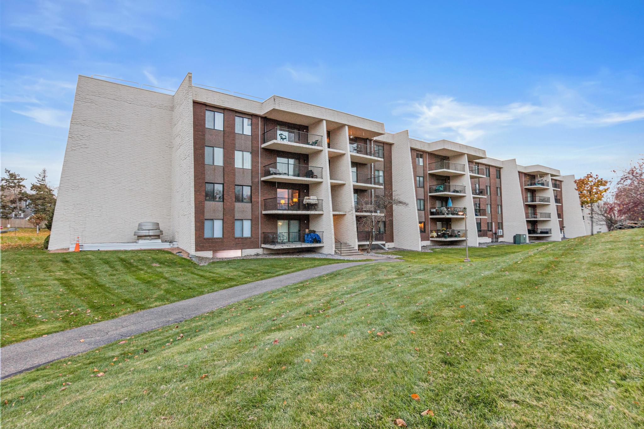 2445 Londin Lane East, Unit 208 Maplewood, MN 55119 - Photo 35 of 43