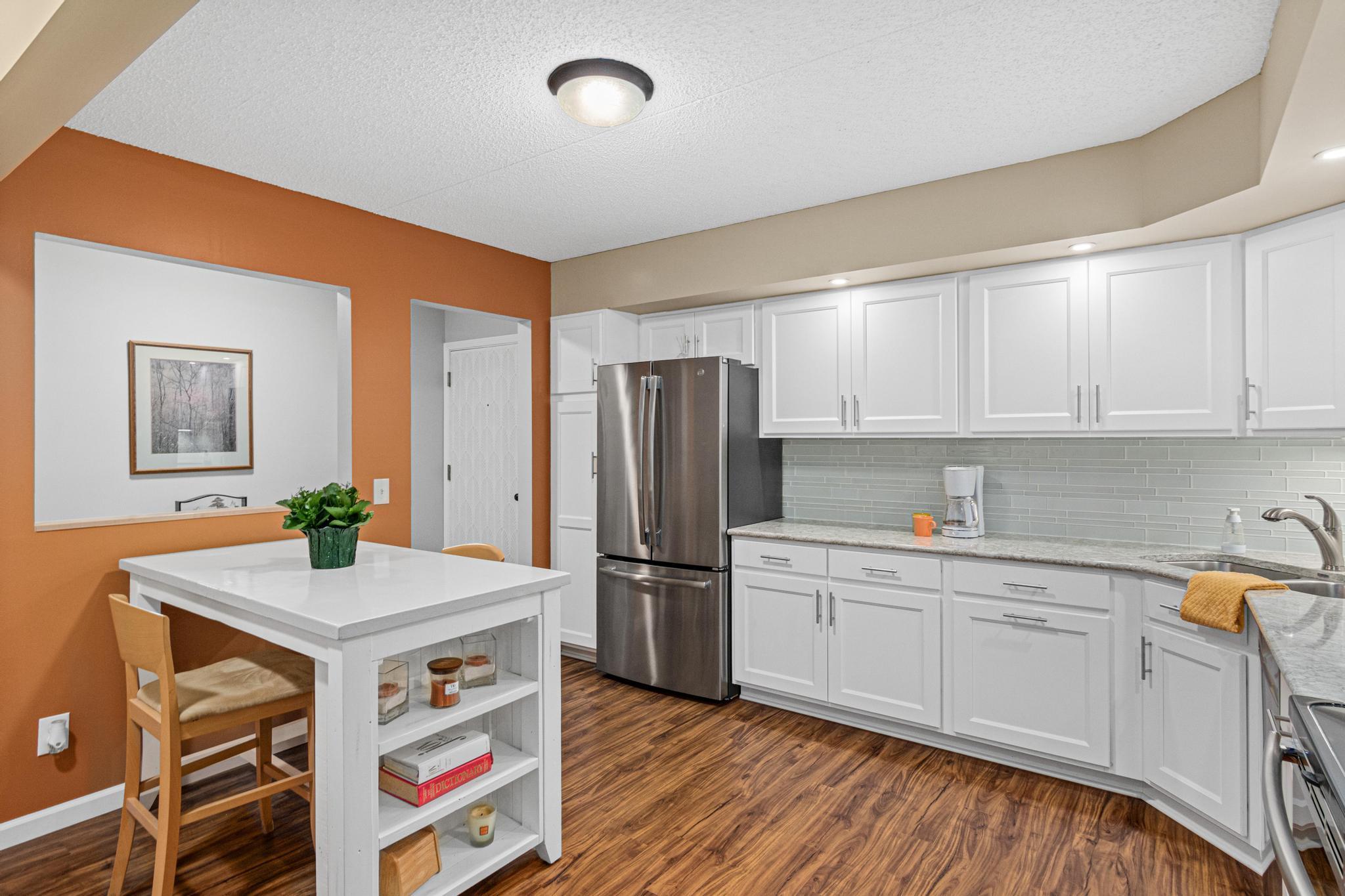 2445 Londin Lane East, Unit 208 Maplewood, MN 55119 - Photo 4 of 43