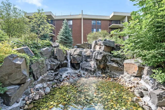 $217,000 | 2445 Londin Lane East, Unit 208, Maplewood, MN 55119