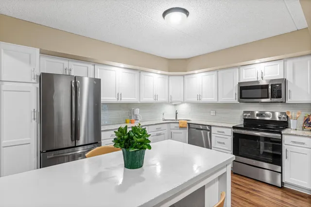 $217,000 | 2445 Londin Lane East, Unit 208, Maplewood, MN 55119