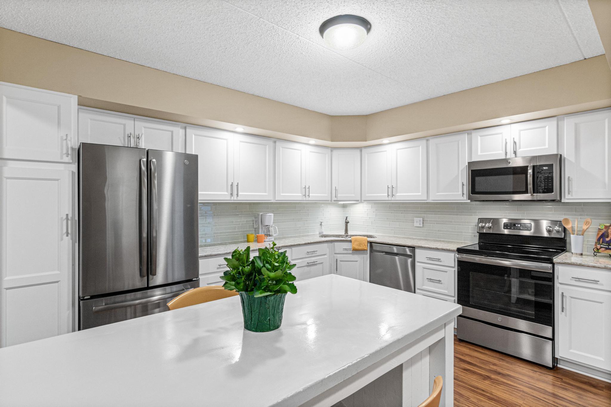 2445 Londin Lane East, Unit 208 Maplewood, MN 55119 - Photo 5 of 43