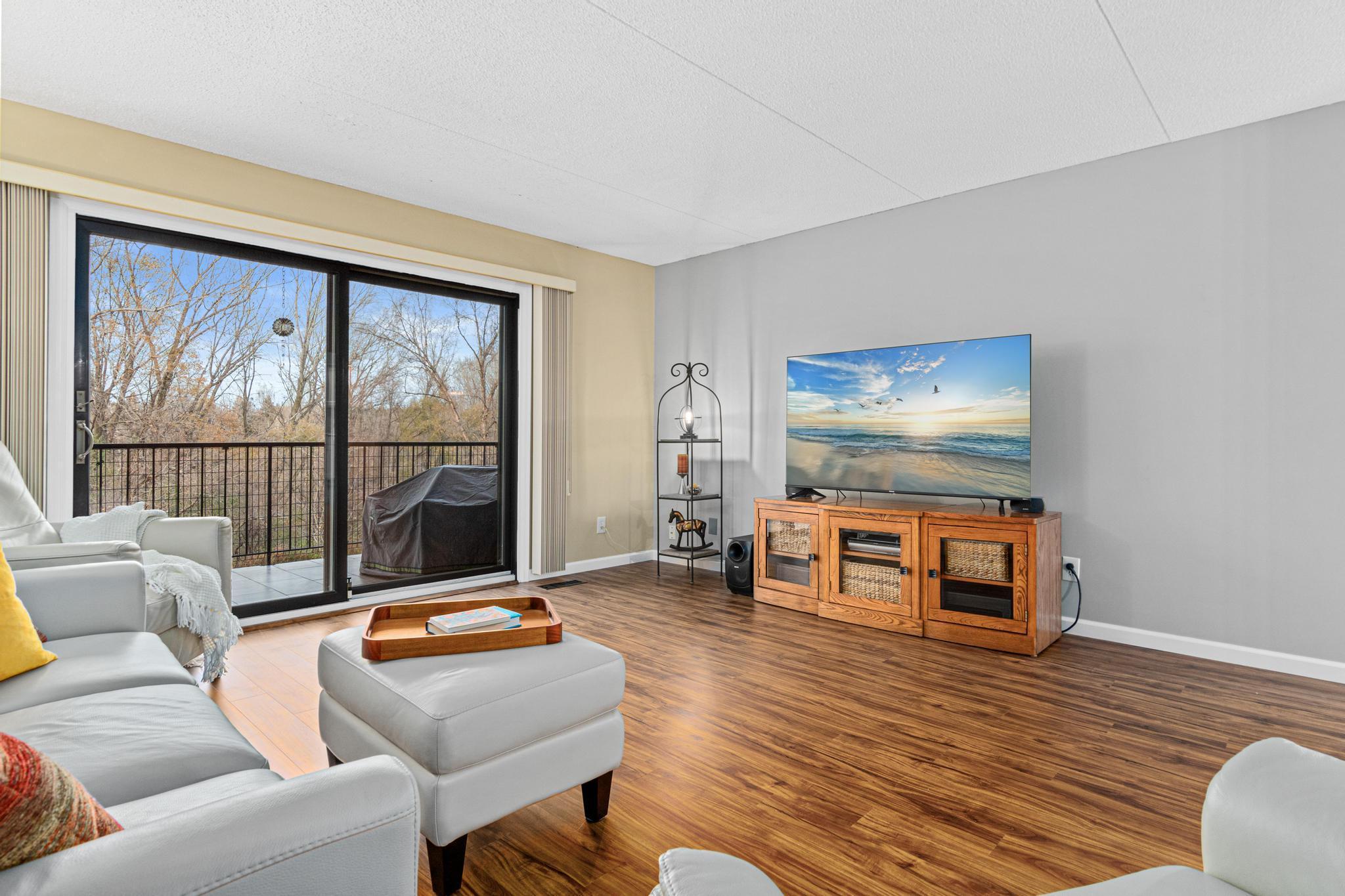 2445 Londin Lane East, Unit 208 Maplewood, MN 55119 - Photo 7 of 43