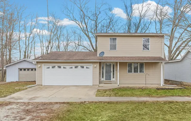$119,999 | 108 Maple Street, Roberts, IL 60962
