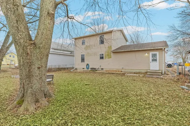 $119,999 | 108 Maple Street, Roberts, IL 60962