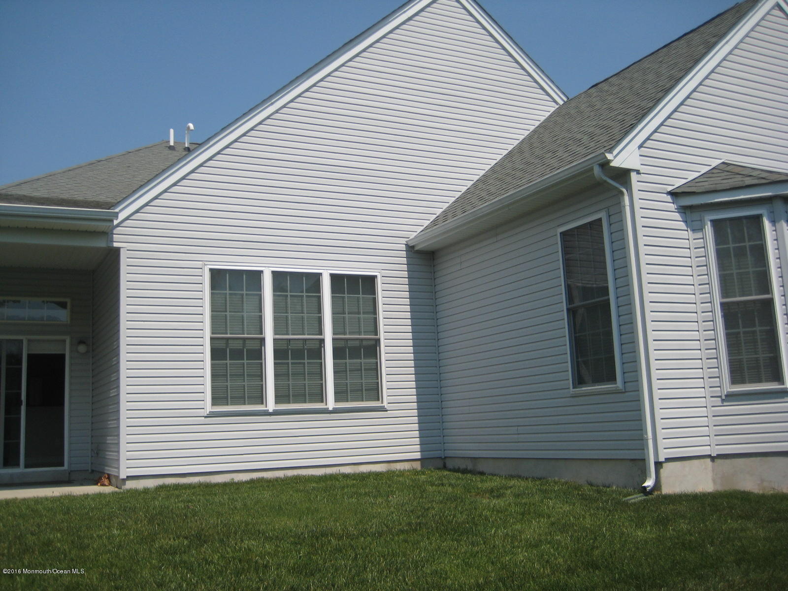 3 Bay Hill Road Jackson, NJ 08527 - Photo 8 of 26 a front view of a house with a yard