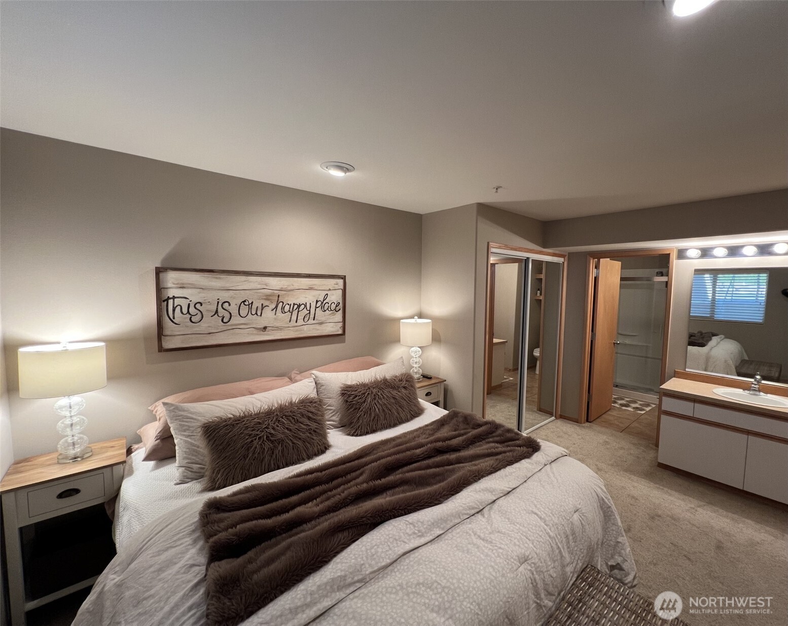 8997 Crescent Bar Road Northwest, Unit C118 Quincy, WA 98848 - Photo 17 of 33 a bedroom with a bed and a large window