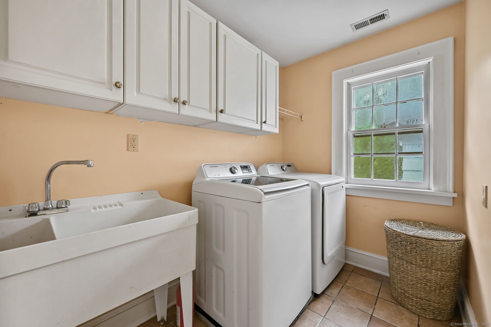 330 Ridgefield Road Wilton, CT 06897 - Photo 20 of 40 a utility room with dryer and washer