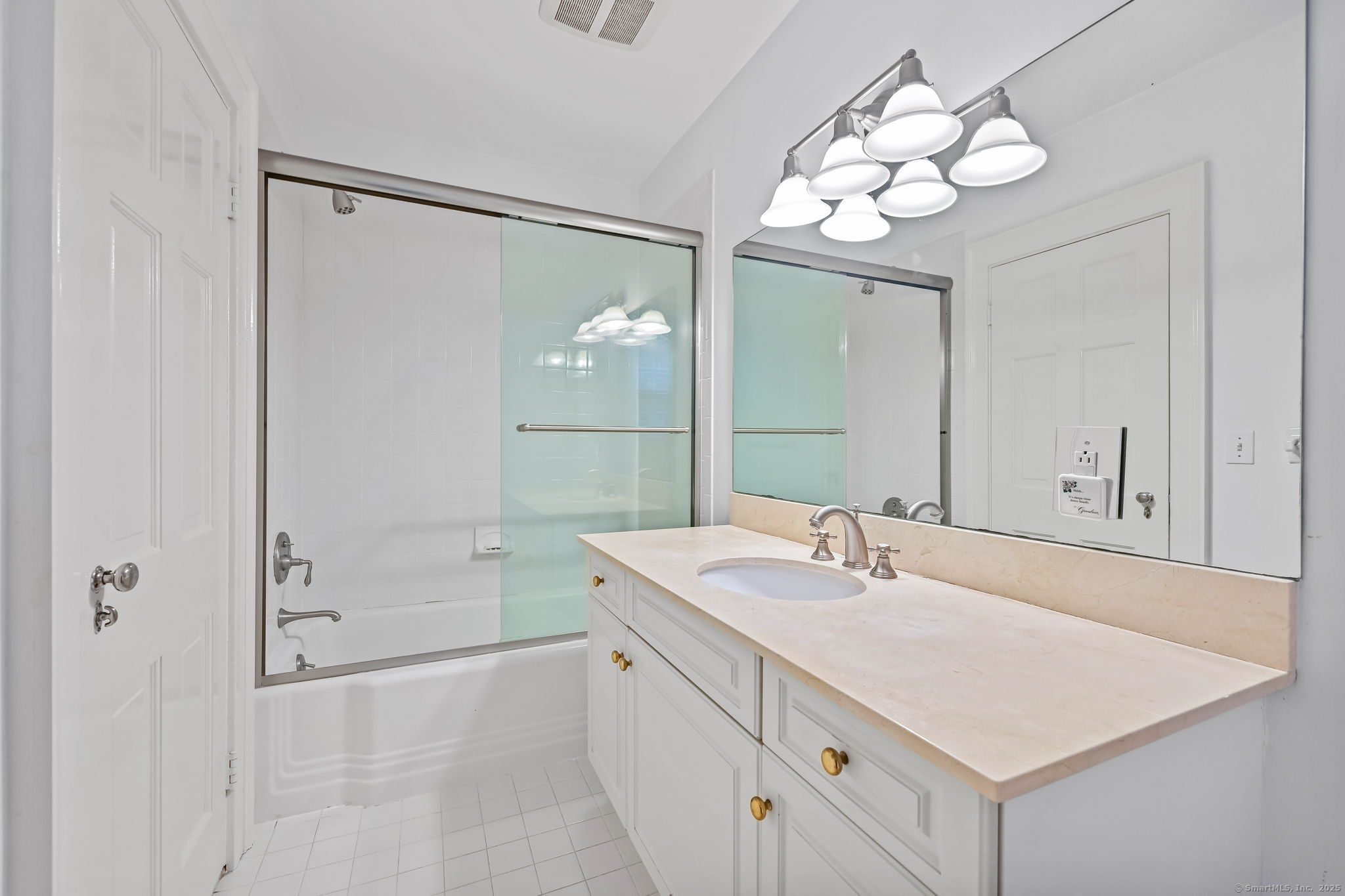 330 Ridgefield Road Wilton, CT 06897 - Photo 10 of 40