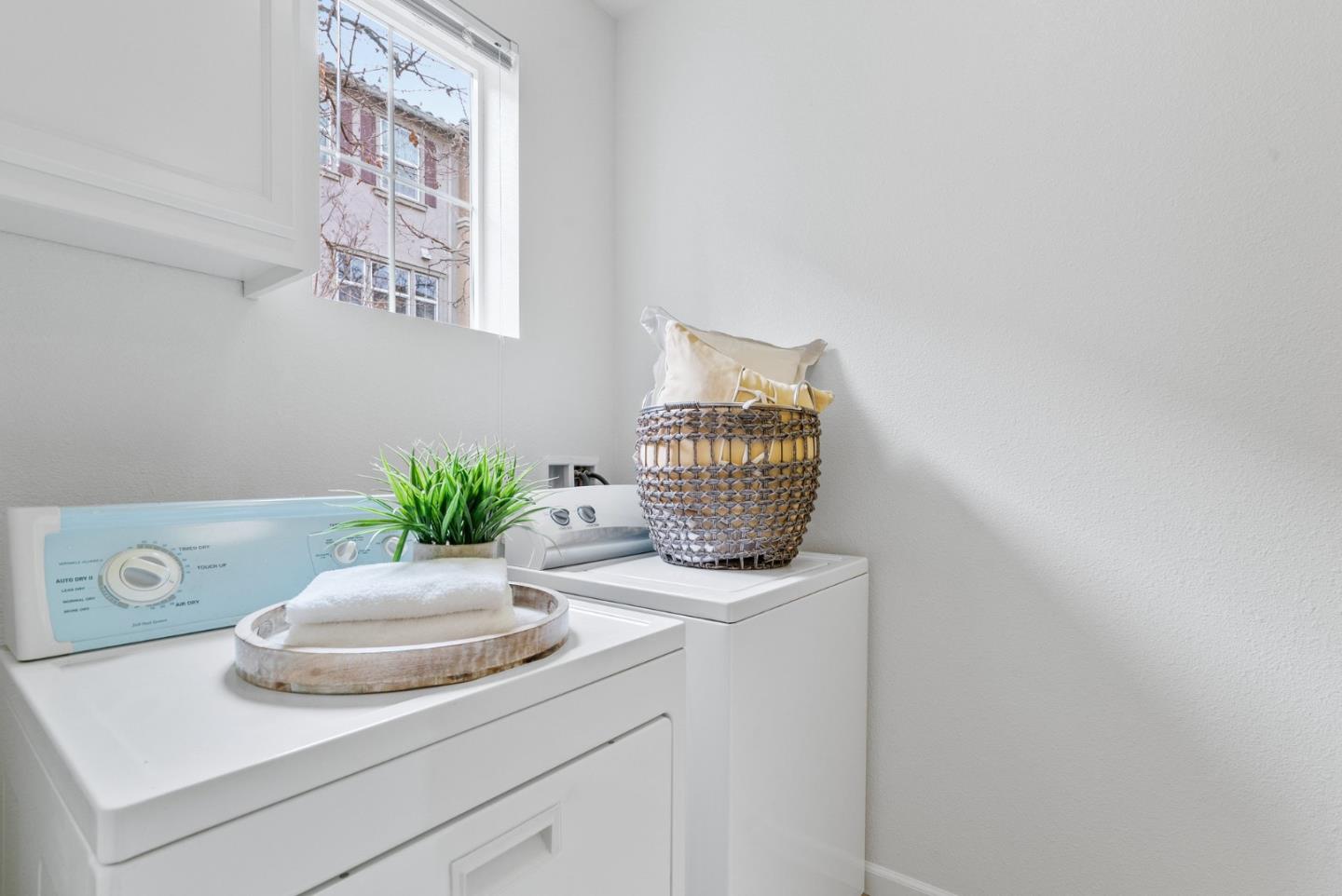 1520 Avina Circle, Unit 2 Santa Clara, CA 95054 - Photo 33 of 39 a bathroom with a sink and a mirror