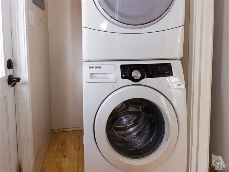 2542 Poli Street Ventura, CA 93003 - Photo 12 of 14 a utility room with dryer and washer