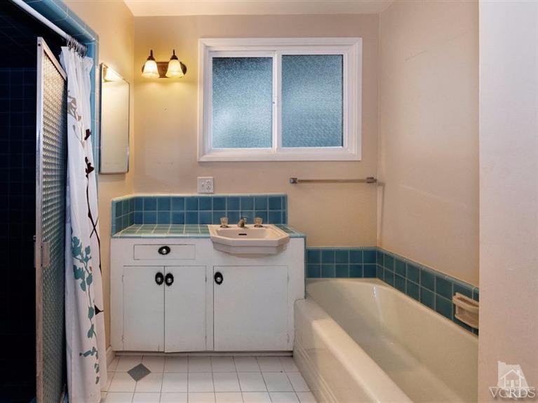 2542 Poli Street Ventura, CA 93003 - Photo 5 of 14 a bathroom with a sink and a bathtub