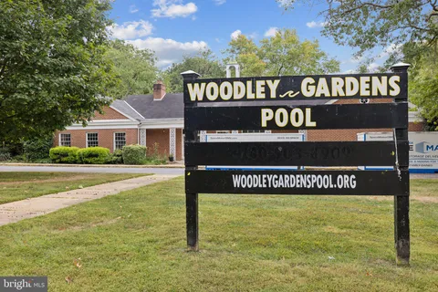 $565,000 | 639 Azalea Drive, Rockville, MD 20850