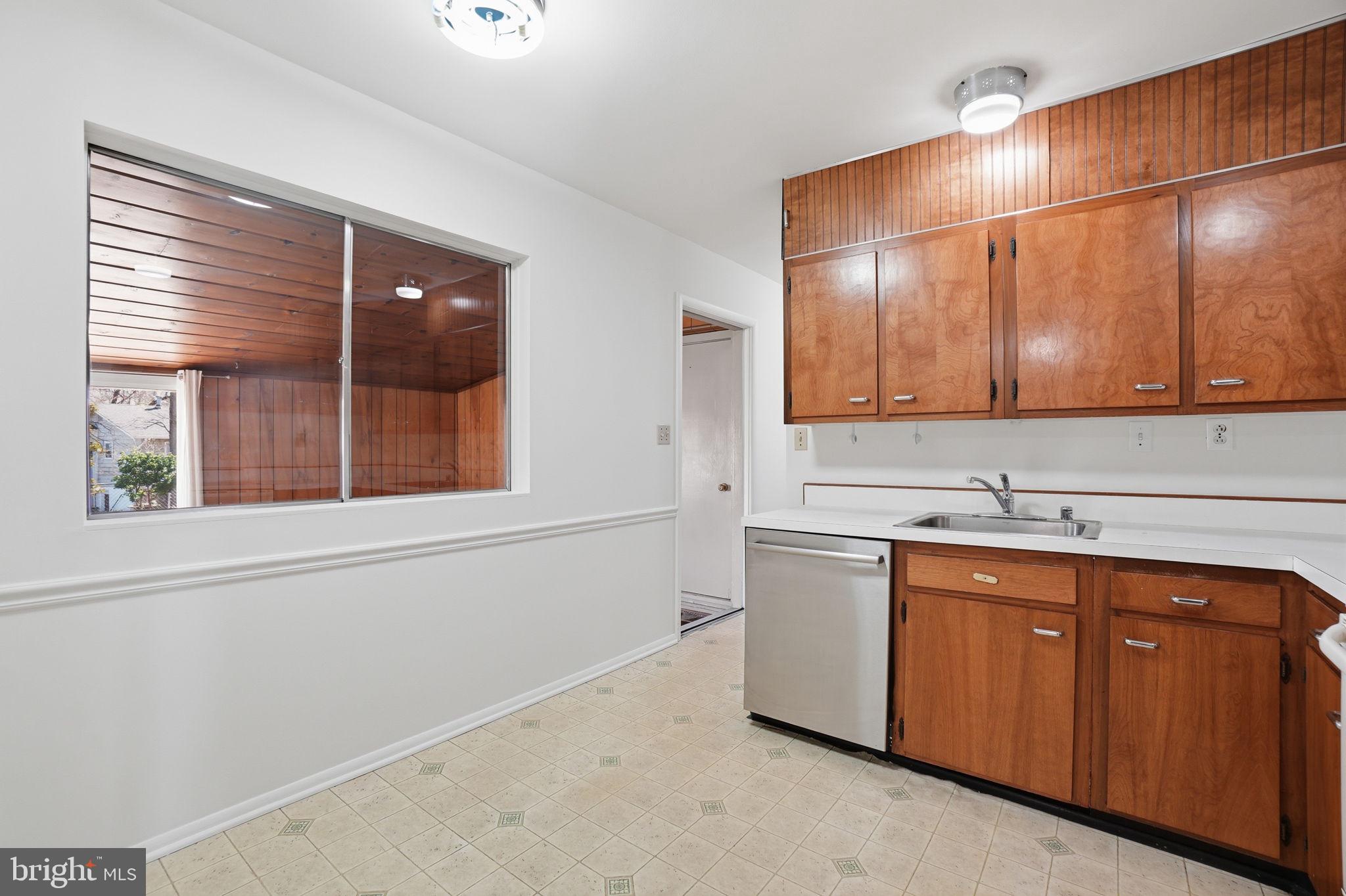 6023 Frontier Drive Springfield, VA 22150 - Photo 8 of 28