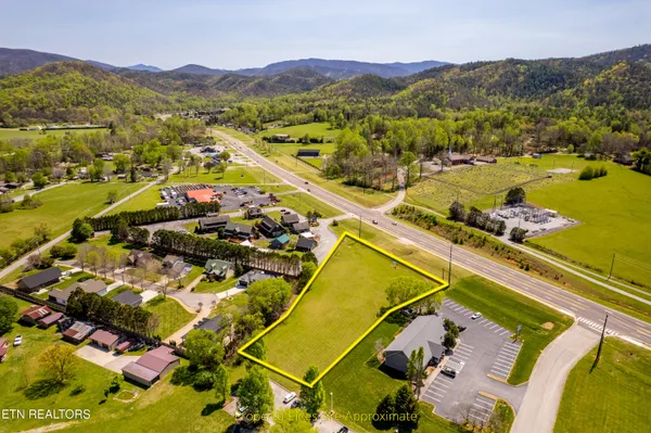 $489,500 | 8017 East Lamar Alexander Parkway, Townsend, TN 37882