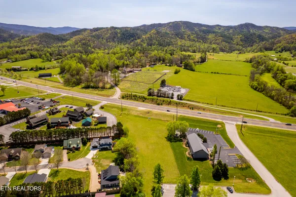 $489,500 | 8017 East Lamar Alexander Parkway, Townsend, TN 37882