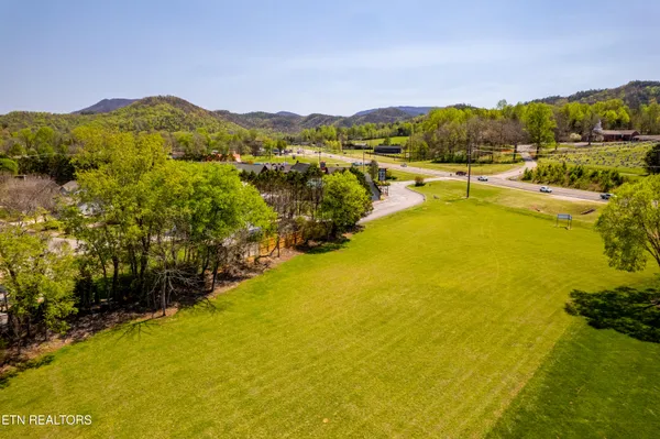 $489,500 | 8017 East Lamar Alexander Parkway, Townsend, TN 37882