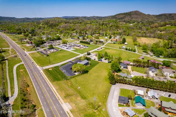 $489,500 | 8017 East Lamar Alexander Parkway, Townsend, TN 37882