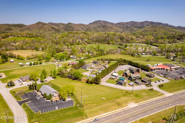 $489,500 | 8017 East Lamar Alexander Parkway, Townsend, TN 37882