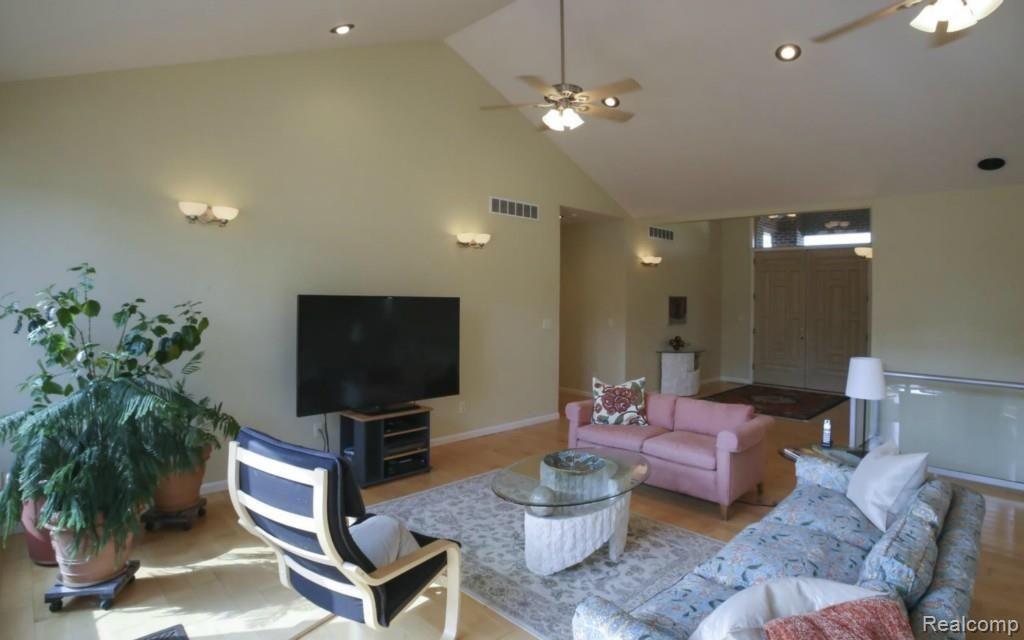 12247 Trinkle Road Dexter, MI 48130 - Photo 8 of 24 7-photo-web-1680x1050-137598.jpg