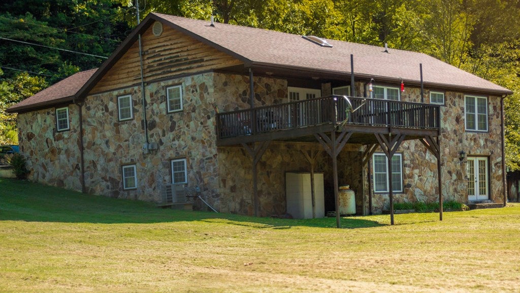 235 Shrader Road Cedar Bluff, VA 24609 - Photo 3 of 28 Gallery Image 3