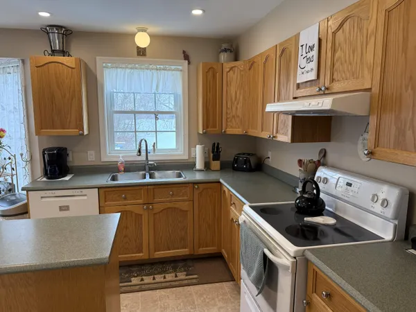 $719,900 | 13 Oakwood Drive, South Portland, ME 04106