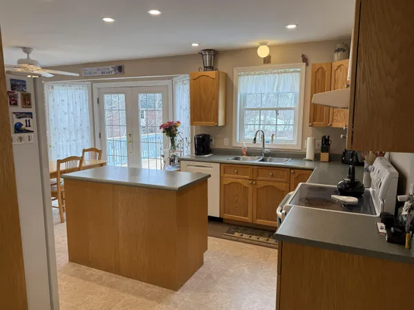 $719,900 | 13 Oakwood Drive, South Portland, ME 04106