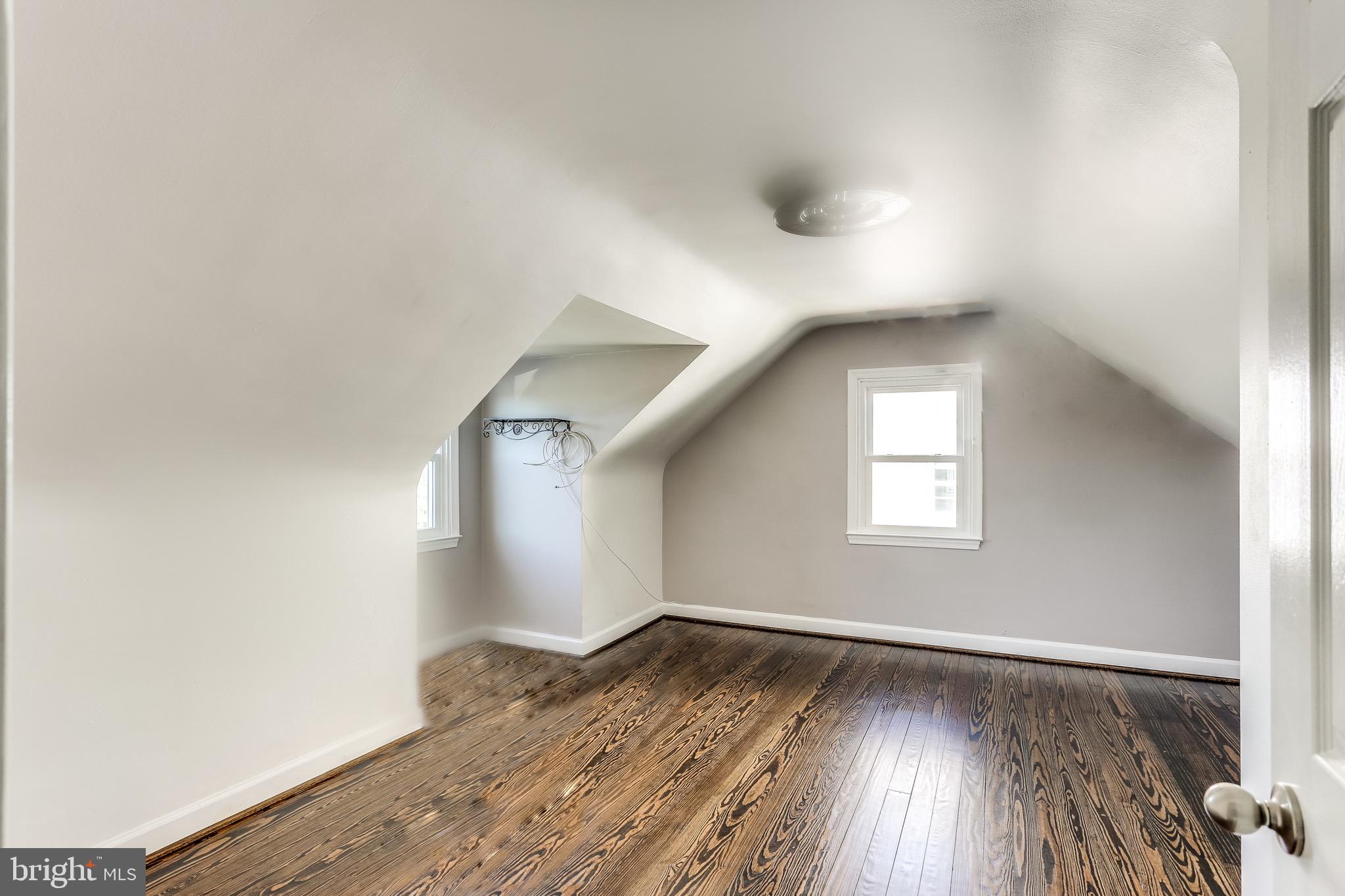 619 Cedar Hill Road Baltimore, MD 21225 - Photo 2 of 34 Gallery Image 2