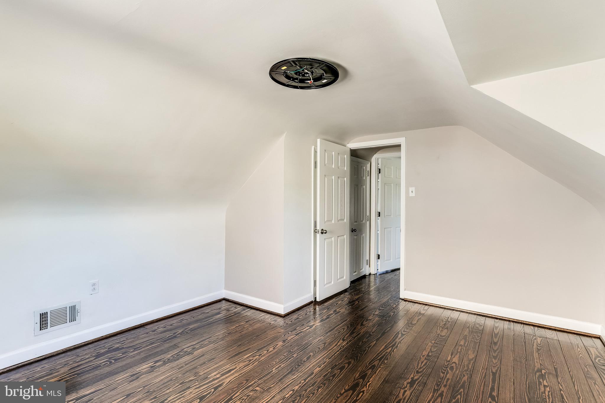619 Cedar Hill Road Baltimore, MD 21225 - Photo 3 of 34 Gallery Image 3