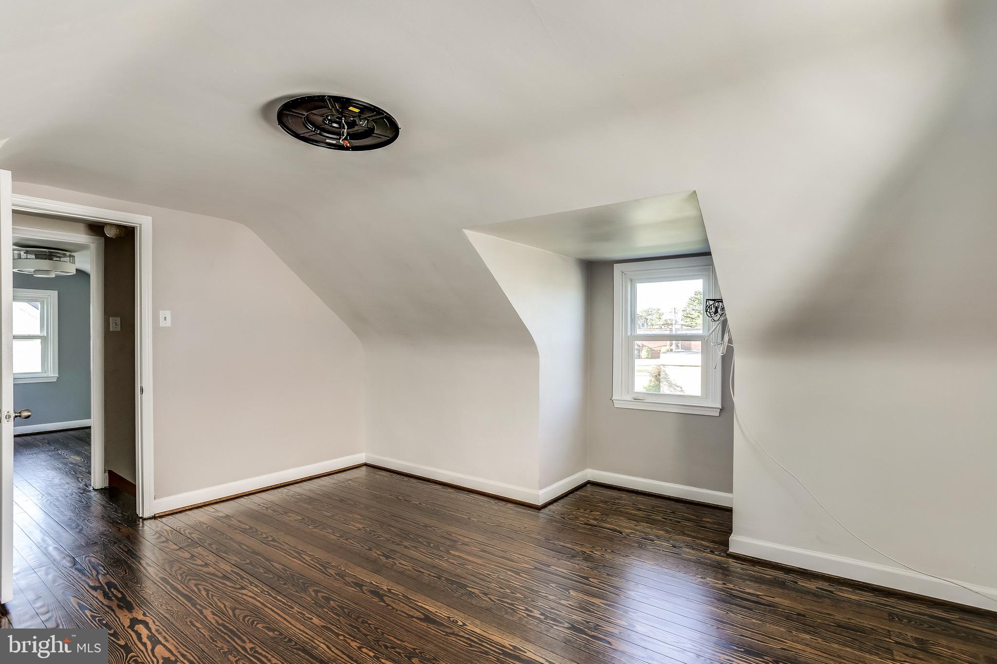 619 Cedar Hill Road Baltimore, MD 21225 - Photo 4 of 34 Gallery Image 4