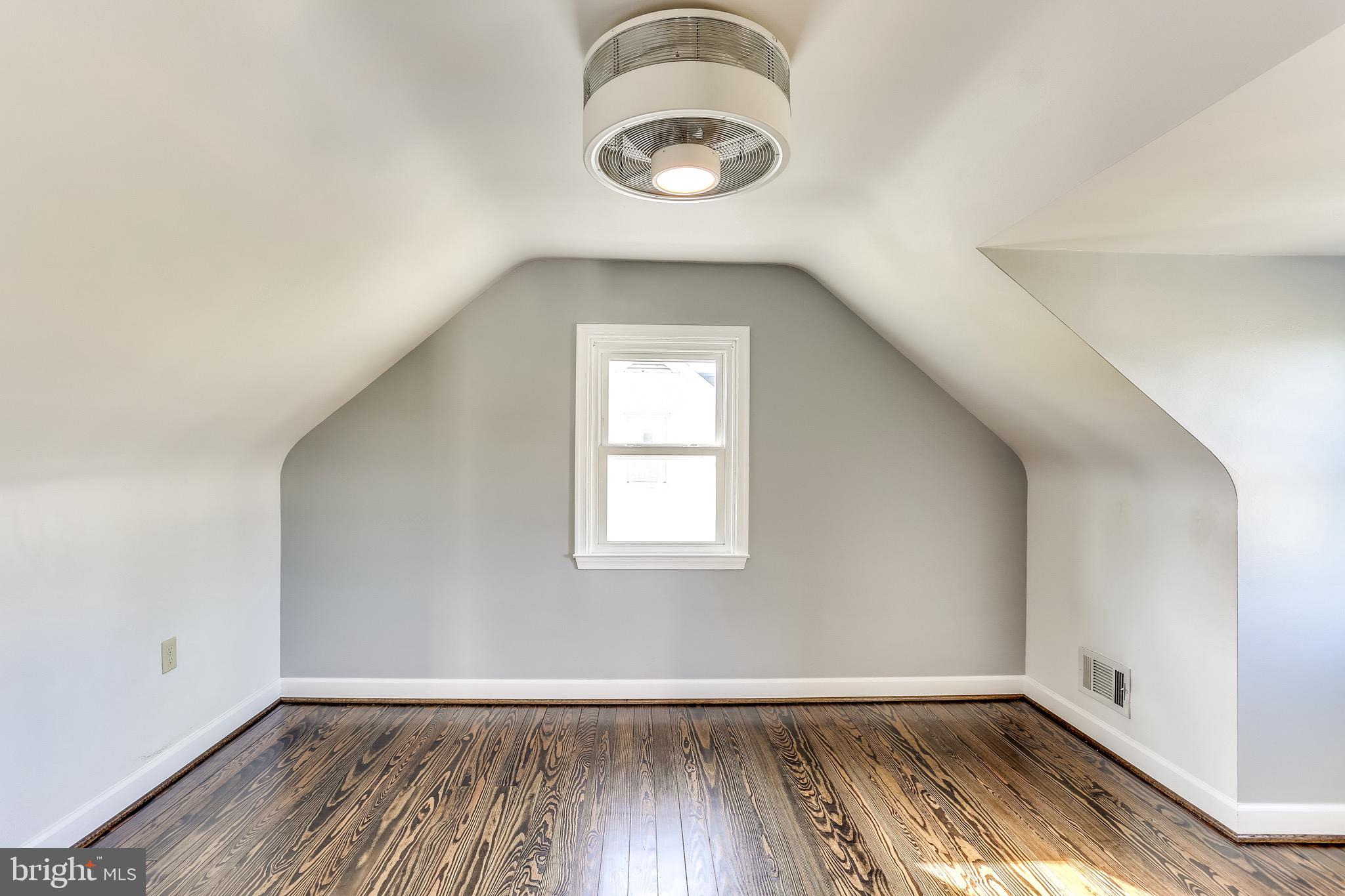 619 Cedar Hill Road Baltimore, MD 21225 - Photo 6 of 34 Gallery Image 6