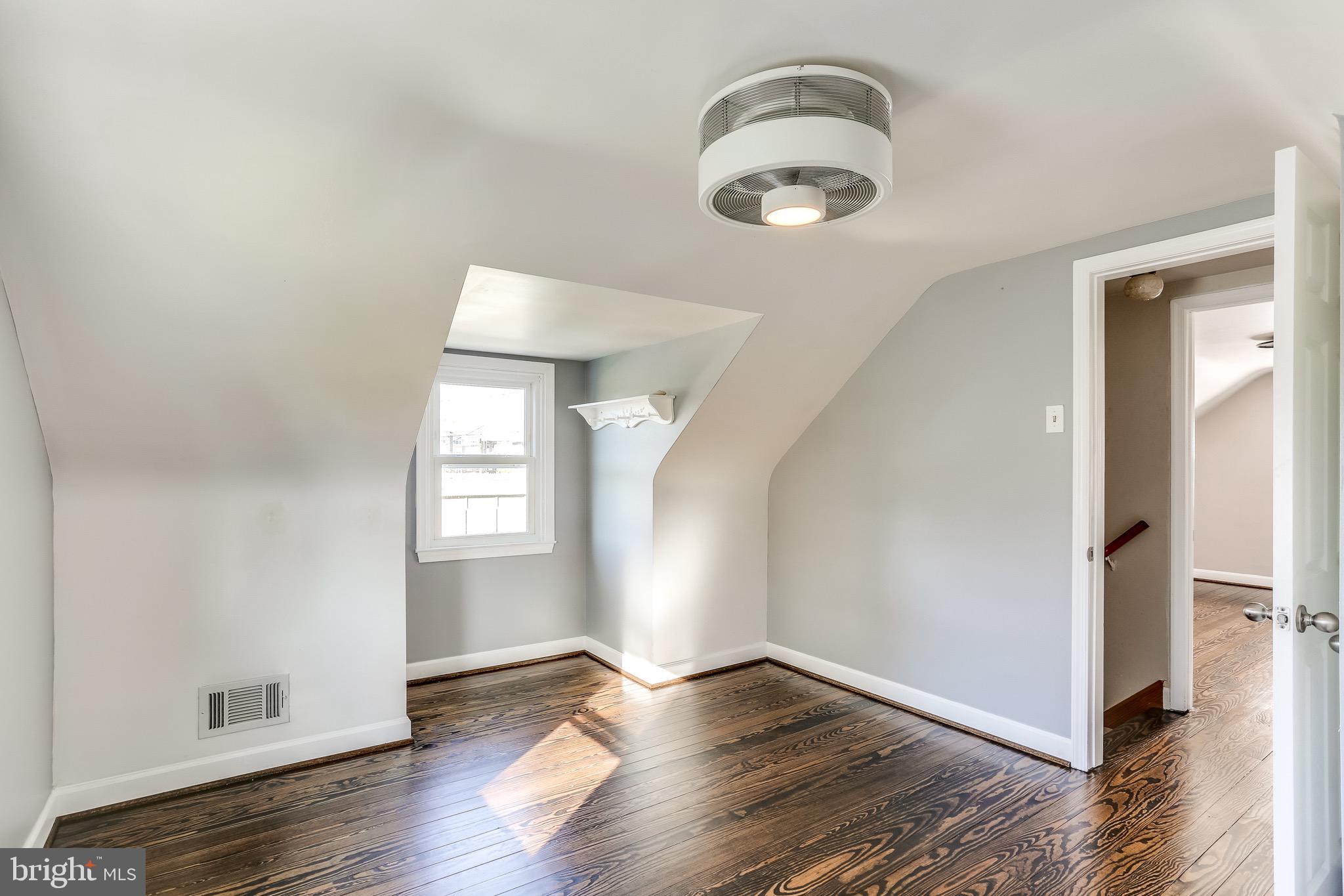 619 Cedar Hill Road Baltimore, MD 21225 - Photo 7 of 34 Gallery Image 7