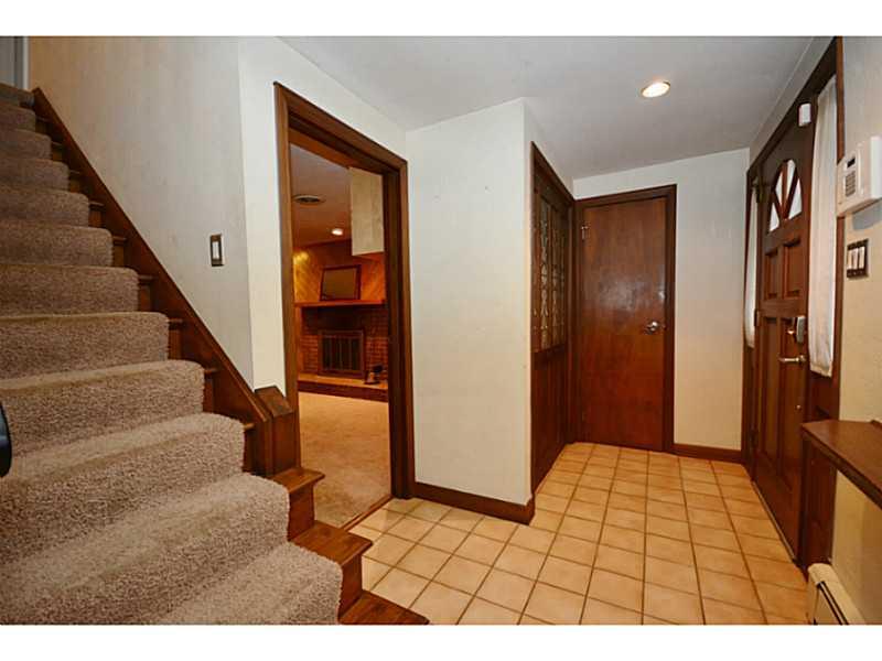 120 Foxcroft Road Pittsburgh, PA 15220 - Photo 13 of 25 Entry/Foyer. Open ceramic tile foyer invited you into this lovely home.