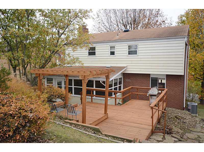120 Foxcroft Road Pittsburgh, PA 15220 - Photo 18 of 25 Exterior Back.
