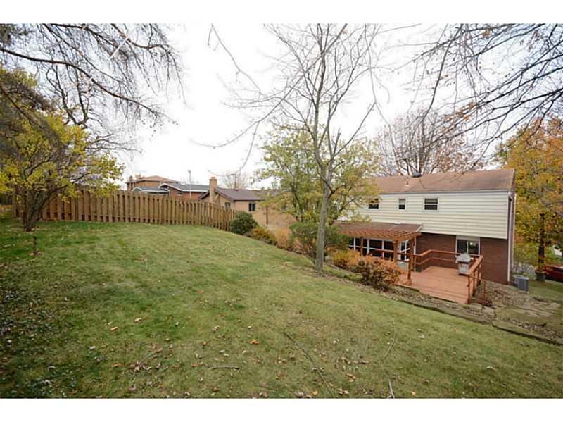 120 Foxcroft Road Pittsburgh, PA 15220 - Photo 20 of 25 Yard/Garden. View of back yard from the upper tier.