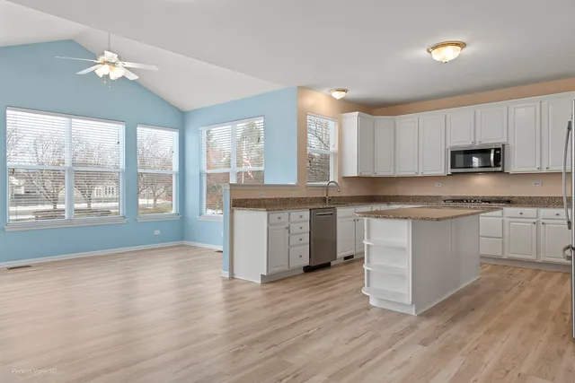 $575,000 | 621 Mansfield Way, Oswego, IL 60543