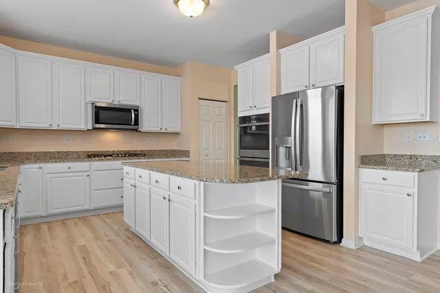 $575,000 | 621 Mansfield Way, Oswego, IL 60543