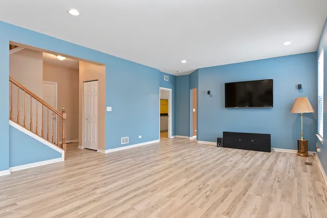 $575,000 | 621 Mansfield Way, Oswego, IL 60543