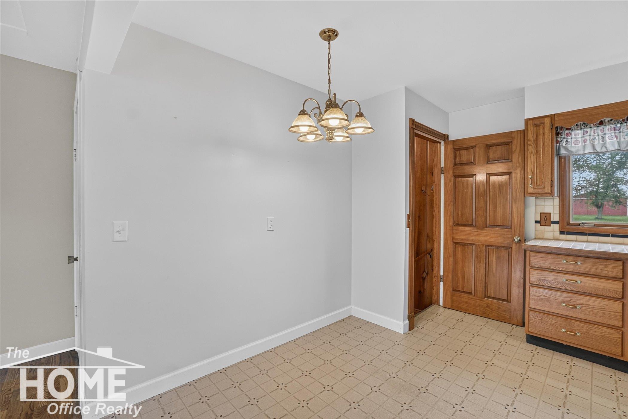 1590 Mason Road Owosso, MI 48867 - Photo 4 of 41 50219129-a6fbb2ac-1997-425a-b2d3-60ff16a30310.JPG