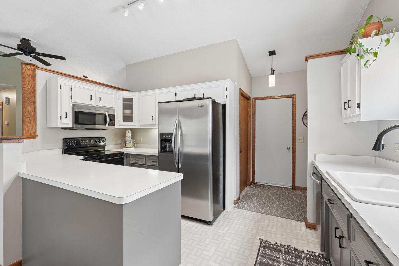 7886 Dempsey Way Inver Grove Heights, MN 55076 - Photo 3 of 24