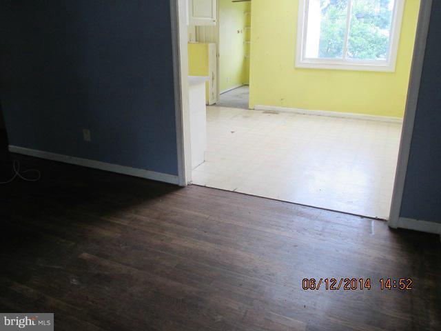 447 Old Home Road Baltimore, MD 21206 - Photo 3 of 14 Living Room